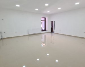 De vanzare spatiu comercial cu suprafata de 90 mp, Eroilor