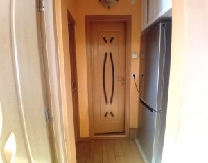 Apartament 3 camere, cartier Intre Lacuri, 2 balcoane, etaj intermediar, parcare
