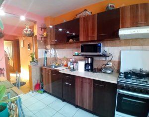 Apartament 3 camere, cartier Intre Lacuri, 2 balcoane, etaj intermediar, parcare