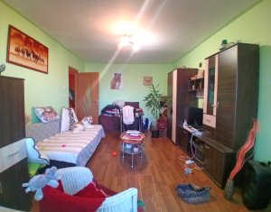 Apartament 3 camere, cartier Intre Lacuri, 2 balcoane, etaj intermediar, parcare
