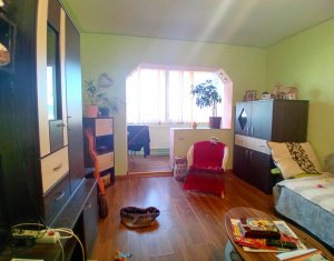 Apartament 3 camere, cartier Intre Lacuri, 2 balcoane, etaj intermediar, parcare