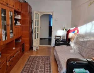 Vând apartament 3 camere, Dambu Rotund