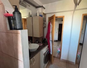 Apartament 3 camere, zona Petrom, parcare subterana
