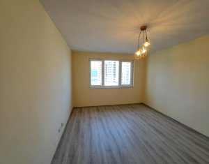 Apartament cu 3 camere, zona Vivo, Floresti