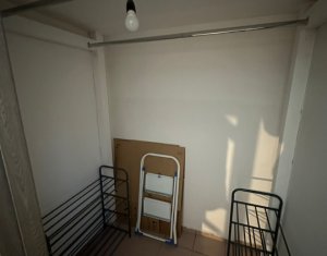 Apartament de 3 camere, situat în zona Centru/Traian