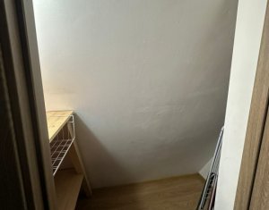 Apartament de 3 camere, situat în zona Centru/Traian