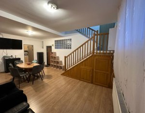 Apartament de 3 camere, situat în zona Centru/Traian