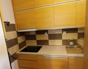 Apartament de 3 camere, situat în zona Centru/Traian