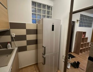 Apartament de 3 camere, situat în zona Centru/Traian
