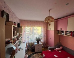 Apartament cu 3 camere la etajul 1 cu parcare in Floresti