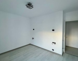 Apartament 3 camere, cu CF, parcare, zona Someseni, strada Traian Vuia