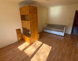 Apartament 2 camere, Plopilor, etaj 1, camere decomandate, centrala proprie ! 