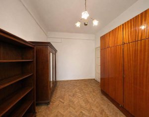 Apartament central, la curte comuna, Motilor, 56 mp