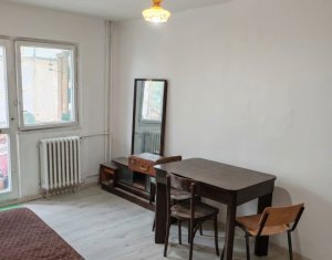 Garsoniera, 23 mp + balcon, etaj 1, Marasti