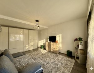 Apartament 3 Camere Decomandat | 2 Băi | Zona Str. București | Boxă 15 mp