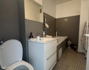 Vanzare apartament 3 camere DECOMANDAT, 74 mp, zona pod Calvaria