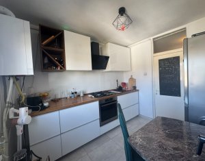 Vanzare apartament 3 camere DECOMANDAT, 74 mp, zona pod Calvaria