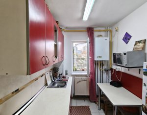 Apartament cu 3 camere, parter, Aleea Retezat