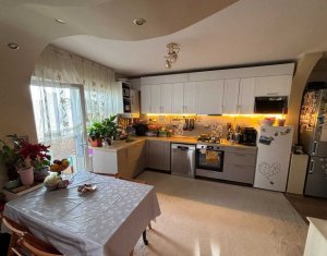 Vanzare apartament 3 camere in Floresti